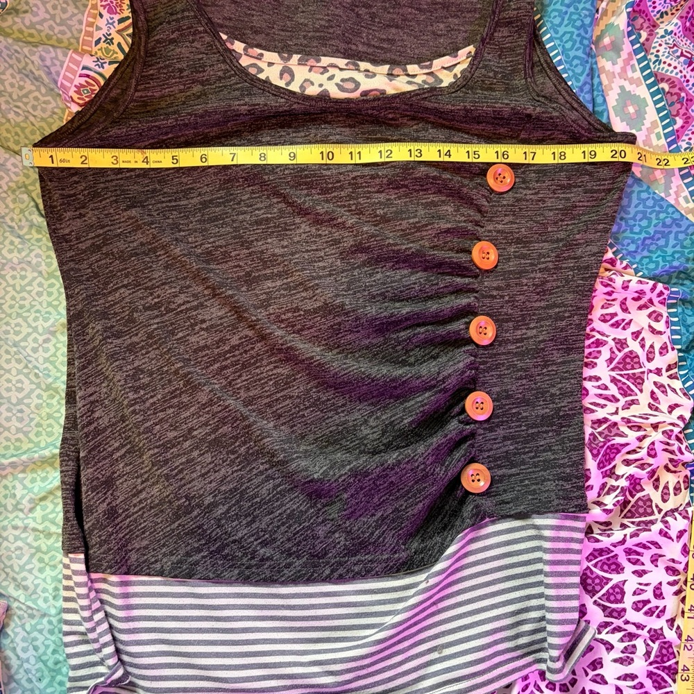 Women's XL Gray White Striped Sleeveless Button Accent Top - Picture 3 of 4
